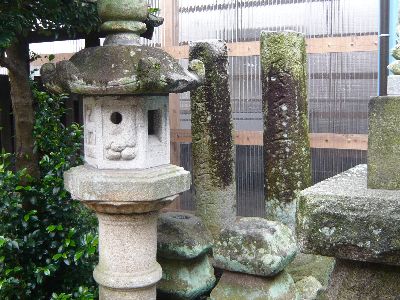 燈籠と石柱