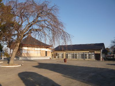 安食公民館と本堂